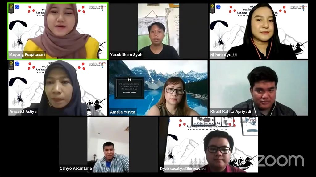 Para peserta seminar daring Tourism e-Talk Vokasi UI