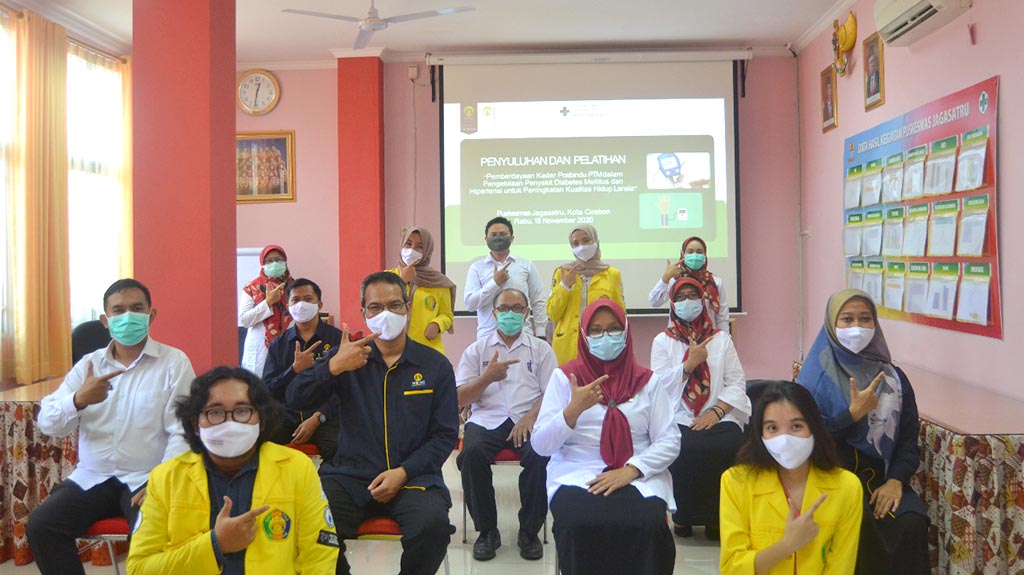 Tim Pengabdi UI bersama Kader Pos Pembinaan Terpadu Penyakit Tidak Menular (Posbindu PTM)